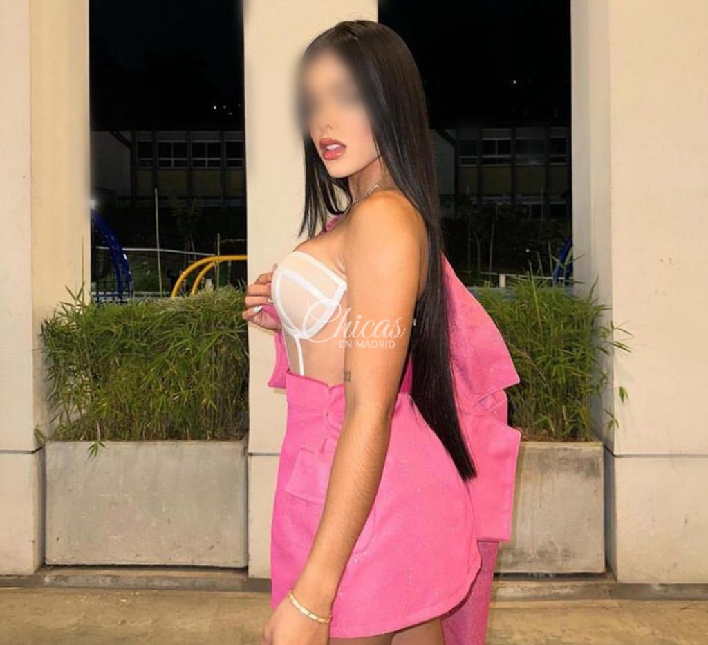 Joven acompañante koni