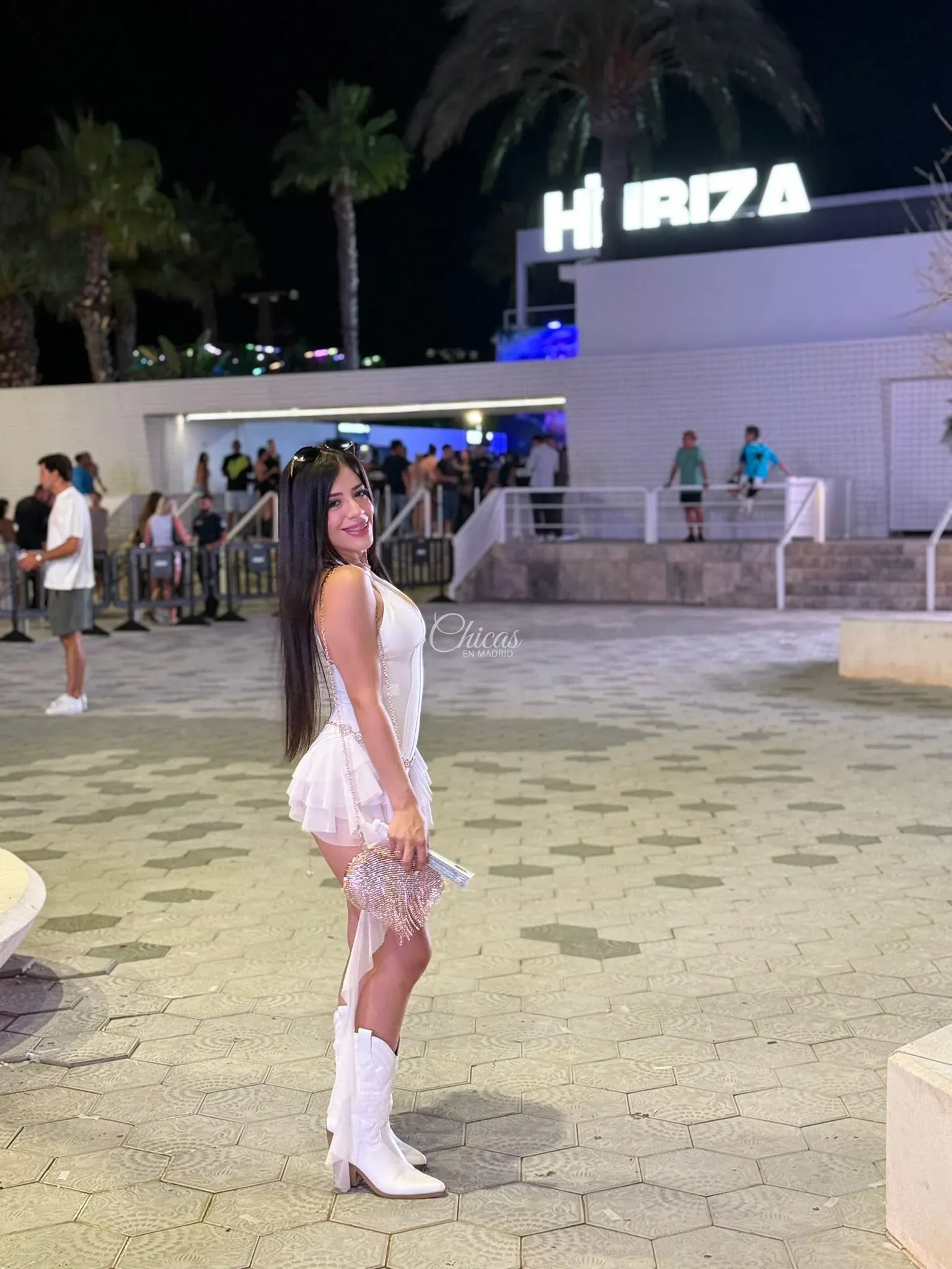 Nicole jovencita escort ardiente en apartamento privado Madrid